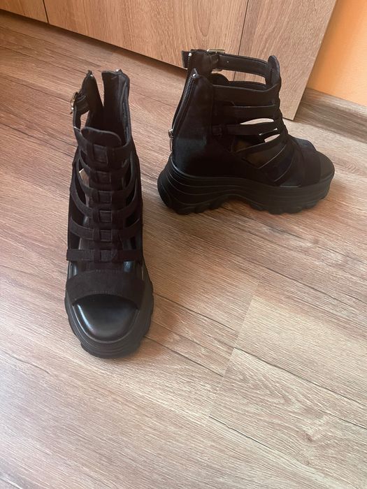 Сандали на платформа