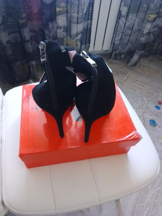 Продам босоножки