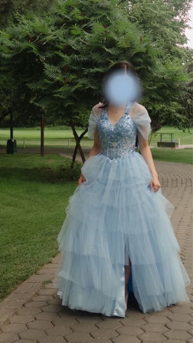 Голубое вечернее платье