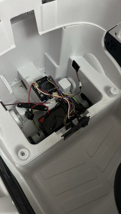 Детская машина электромобиль