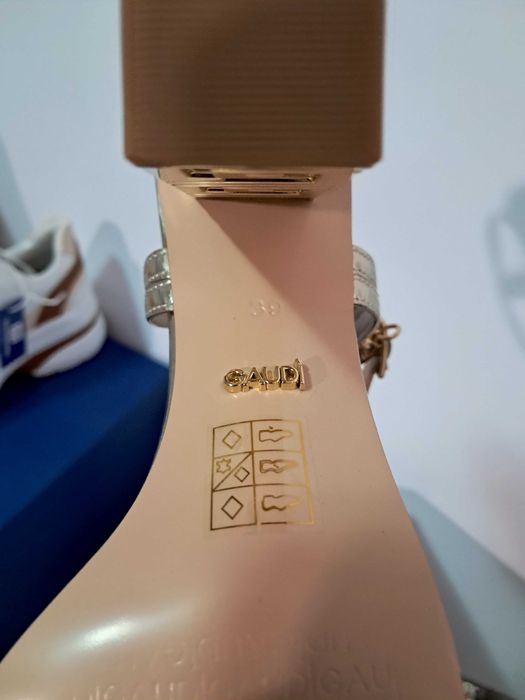 Sandale Gaudi nou in cutie  numere disponibile 39,40 și 41