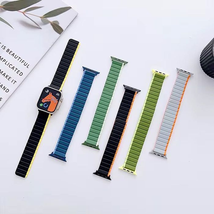 Двуцветна силиконова каишка с магнит за Apple Watch ULTRA/SE/11/10/9/8