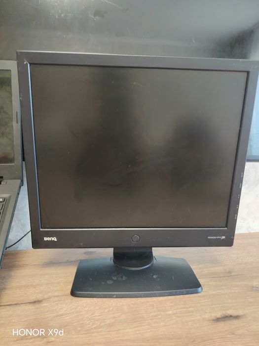 Монитор benq E700