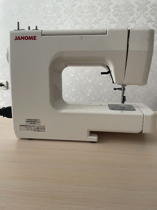 Швейная машинка Janome