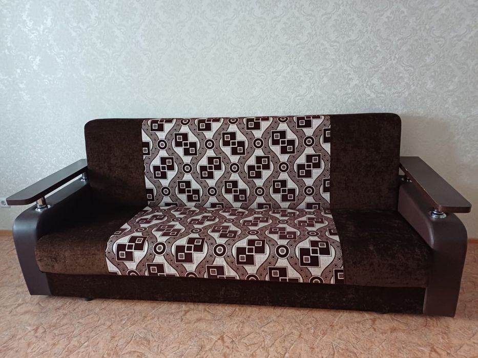 Продам диван в отличном состоянии 2.2м