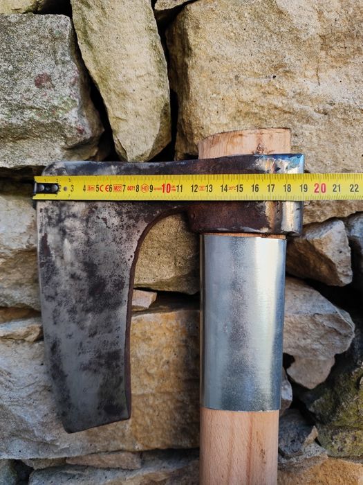 Стари брадви за дърва