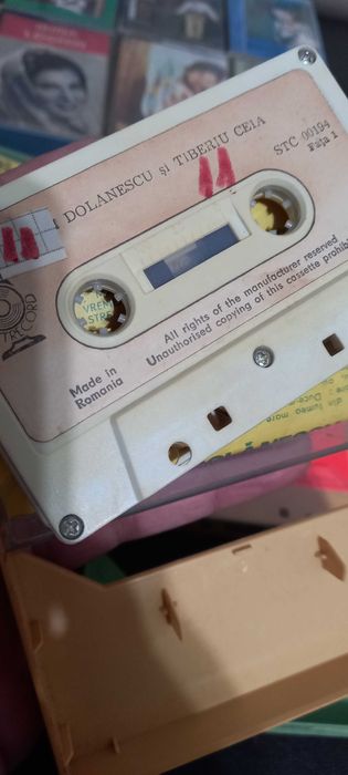 Casete vechi cu muzică românească