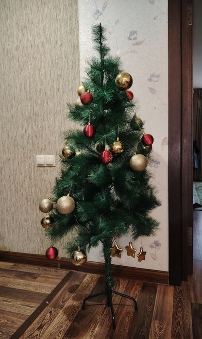 Новогодняя елка с игрушками