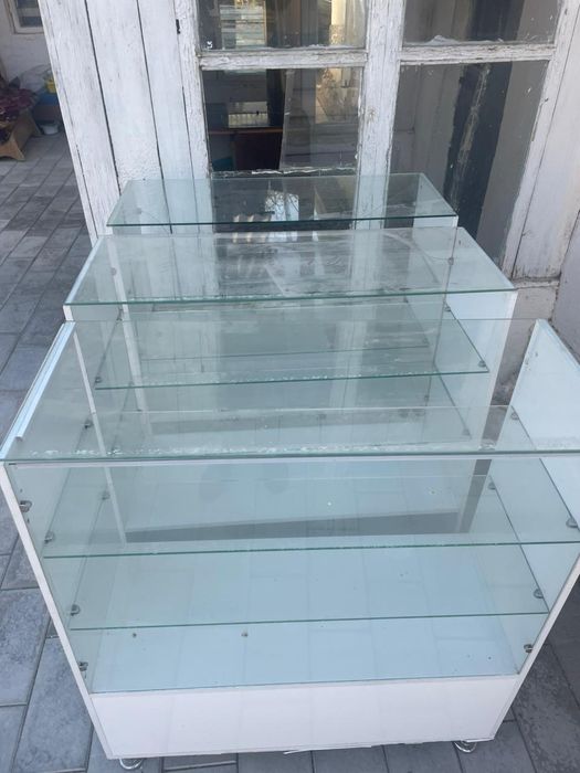 Срочно продам Ветрина для магазин