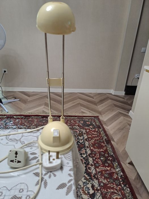 Срочно продаётся настольная лампа