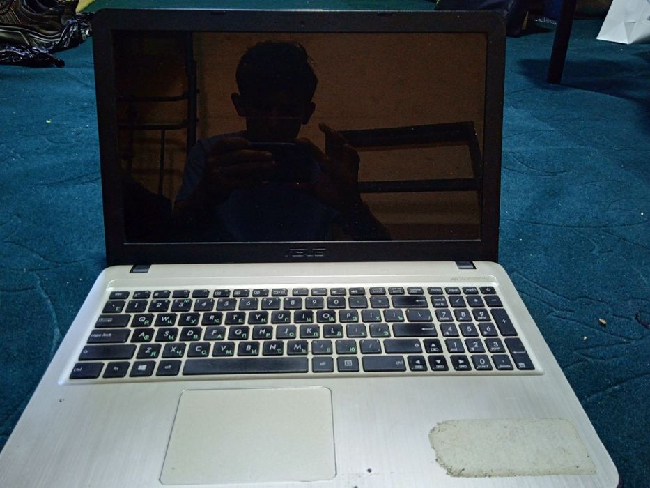 ASUS  noutbuk narmalniroq telefonga obmen asosan iphone 8+ DAN balandi