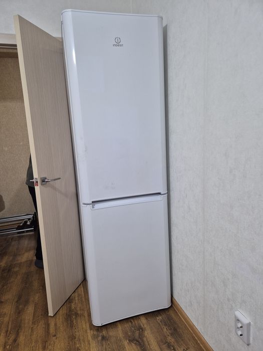 Холодильник Indesit