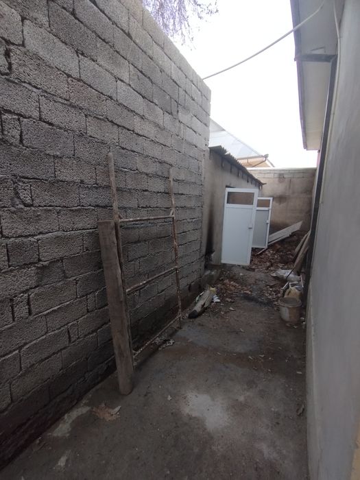 Uy sotiladi Sariosiyo Sentrdan