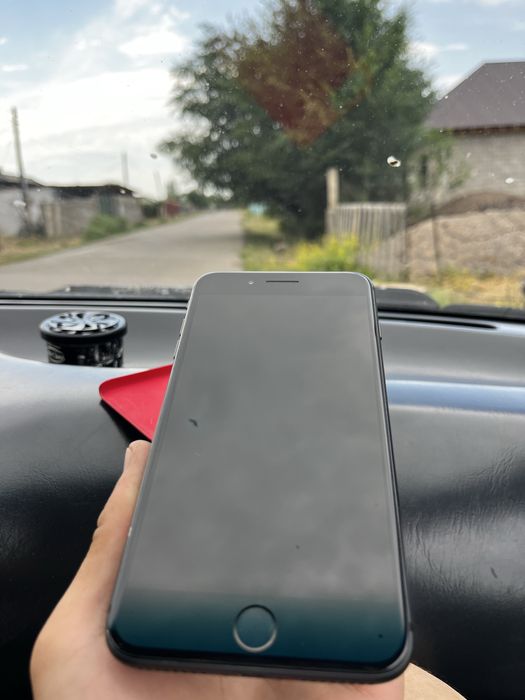 iPhone 8 Plus (64GB) Black