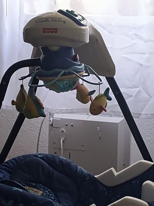 Vând balansoar electric cu baterii R20