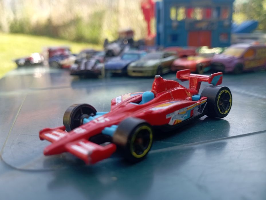 Комплект метални колички и писти Hot Wheels