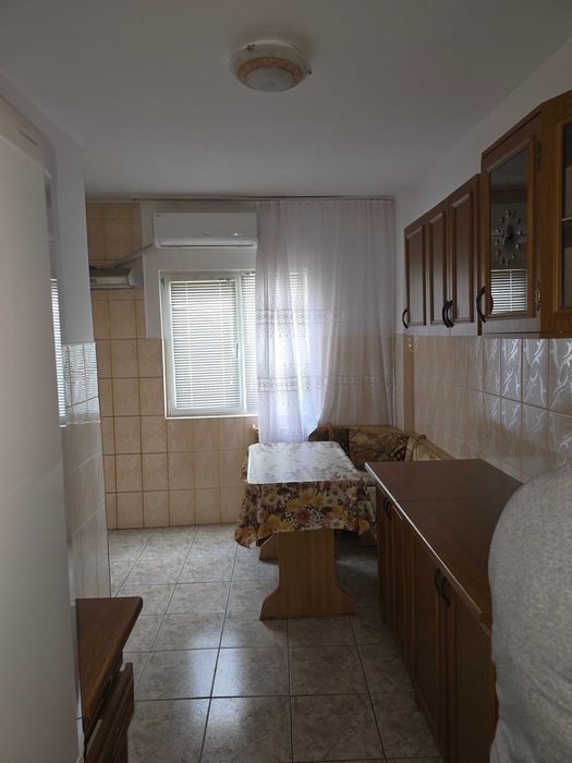 Vand apartament cu 2 camere.