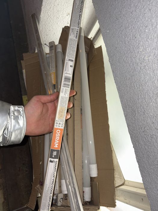 12 neoane led la 50 lei .