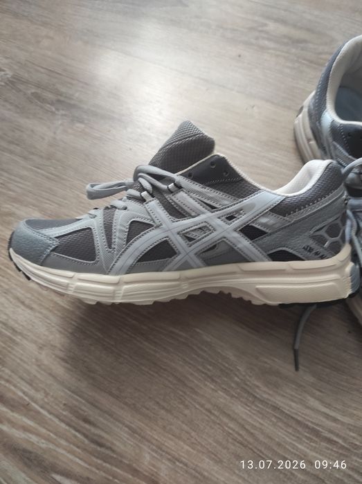 Продам кроссовки Asics