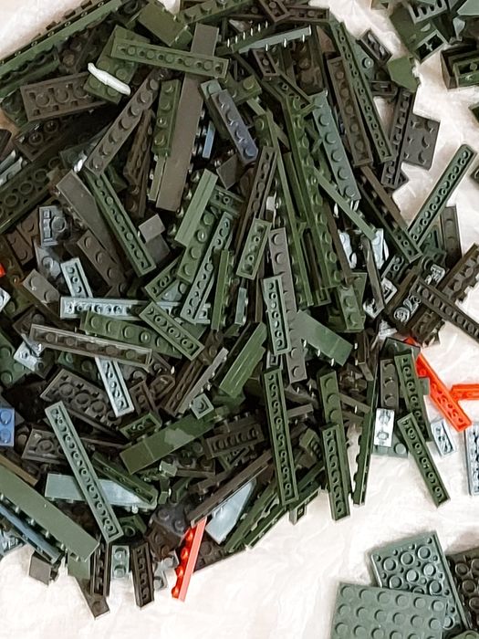 Конструктор, россыпью, около 8 наборов.