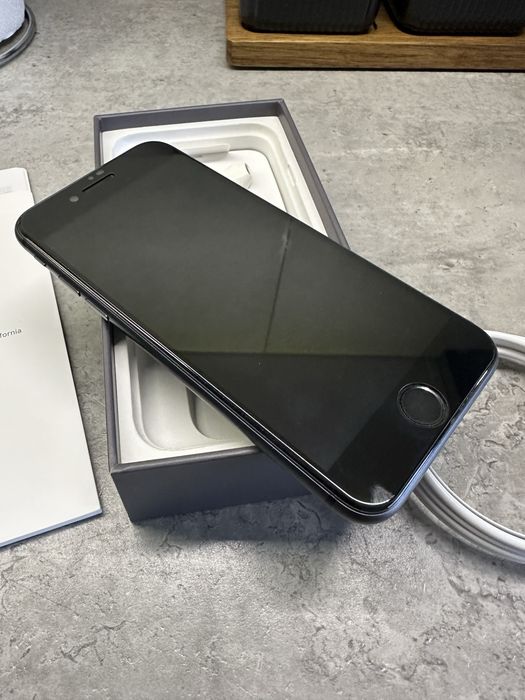 Телефон Iphone 8 64 gb