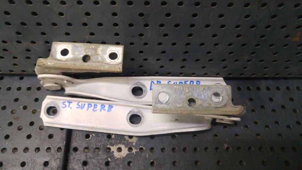 Balamale stanga dreapta capota skoda superb 1 3u4 3b0823301a 3b0823302a