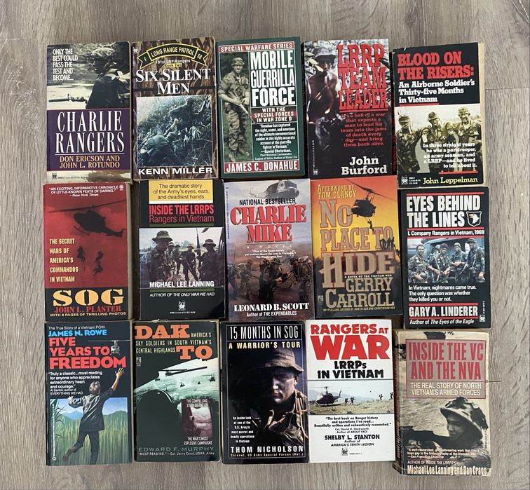 Colectie de carti si albume documentare,  despre razboiul din Vietnam