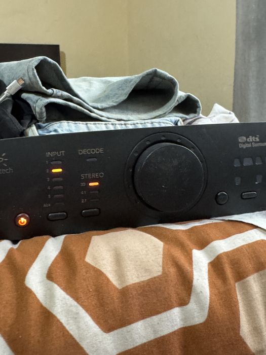 Sistem audio Logitech 4+1 (statie separta cu alt tun de bas si alte 2 boxe)
