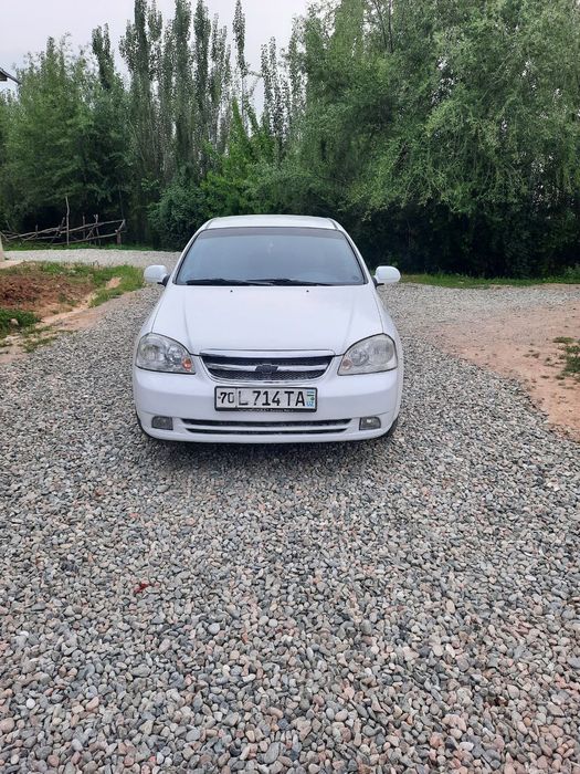 Lasetti oq rangda 2011 yil