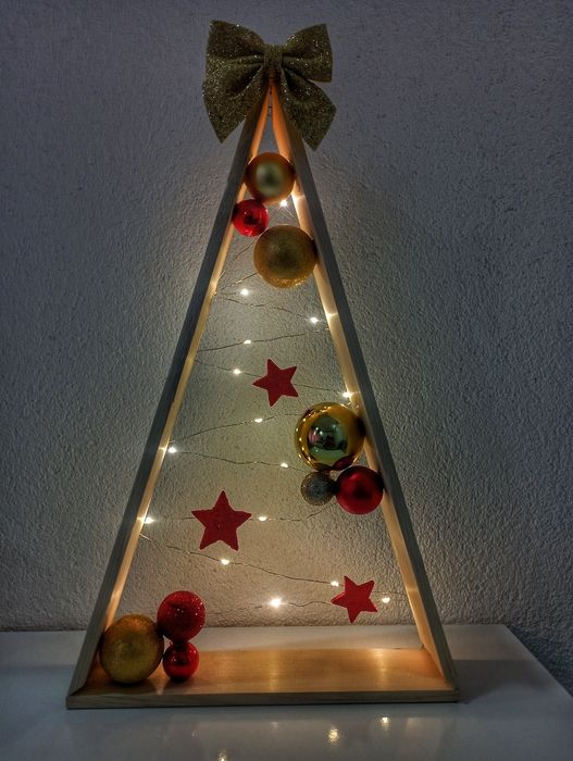 Ръчно изработени дървени елхички