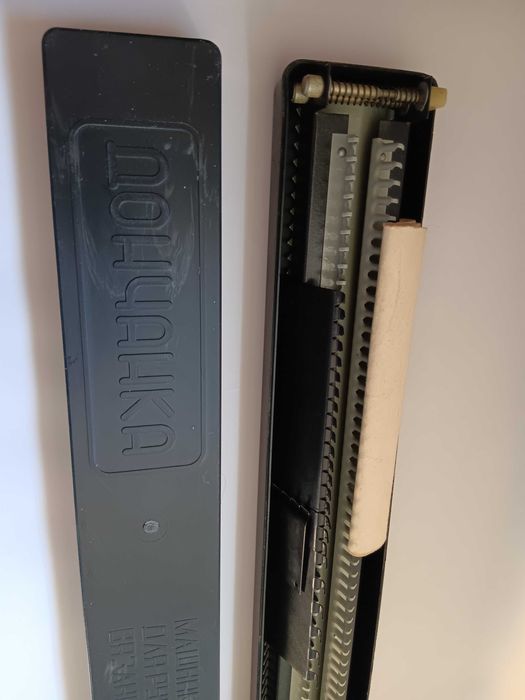 Masina de tricotat manuala, veche , perioada comunista, Ruseasca