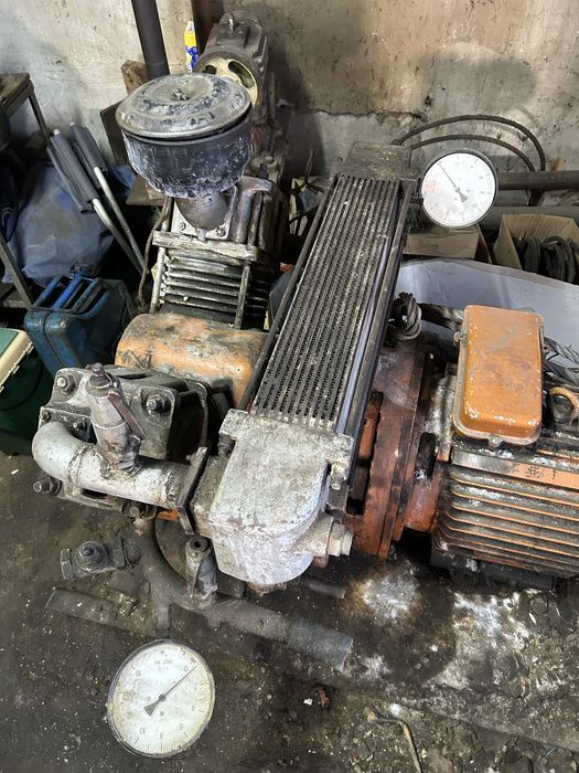 Продам компрессор поршневой воздушный