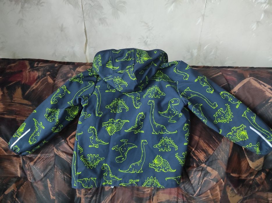 Курточки .одна пара м комбинезоном.