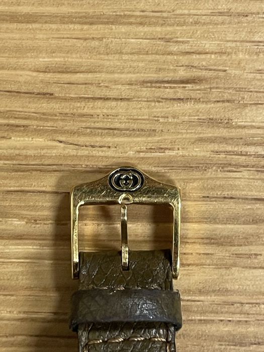 Дамски часовник GUCCI  модел 2600М