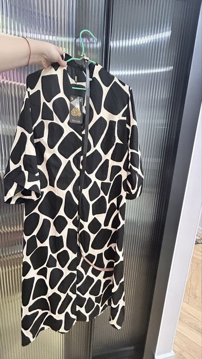 Платье женское ткань типа атласа.