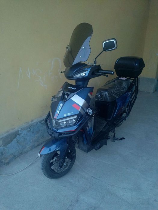 Скутер сотилади. 2024 холати ало. 3 ой булди олинганига. 7 миллион кам