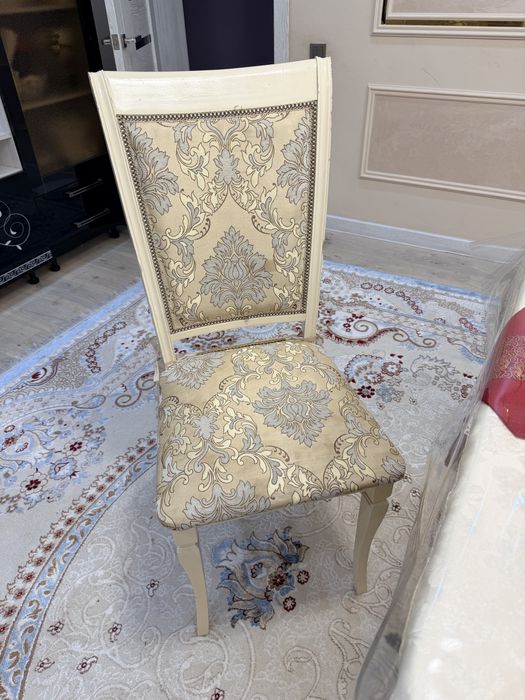 Продам гостевой стол со стульями