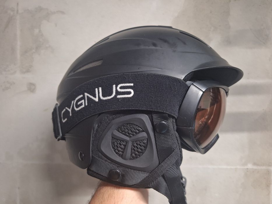 Vând casca schi cygnus