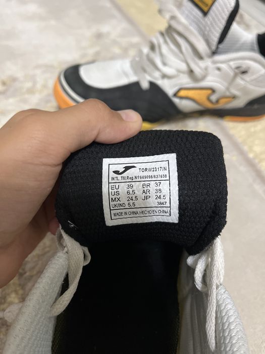 Продам  Футзалки