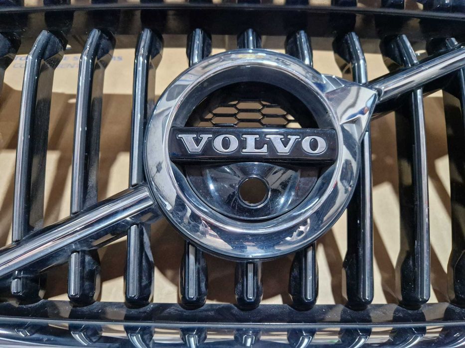 Vand far ,grila radiator VOLVO XC60