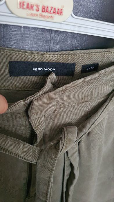 Pantaloni khaki cullotes largi Vero Moda