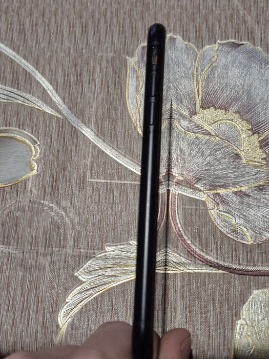 Продавам Iphone XR