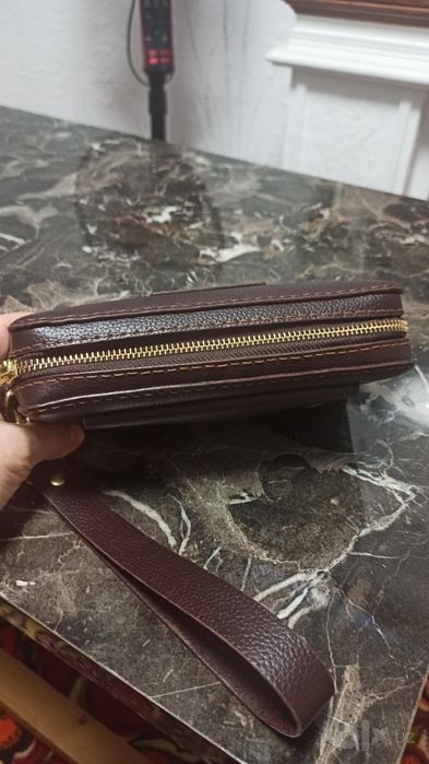 Продается барсетка кожа.