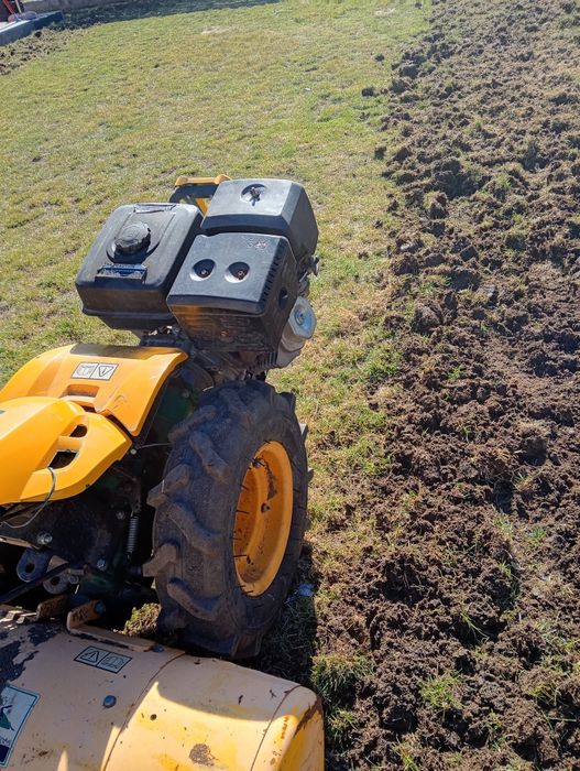 Motocultor 14 cai  frezare pregătire gazon