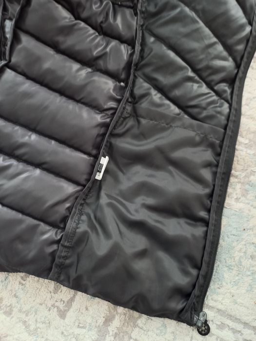 Продам жилет с капюшоном