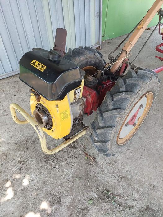 Мото блок ,,Акме" много добро състояние. Продава се комплект с оригин