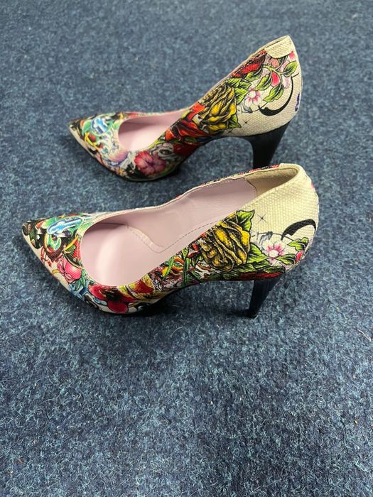 Vand tocuri pantofini noi