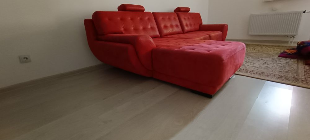 Продам диван красный