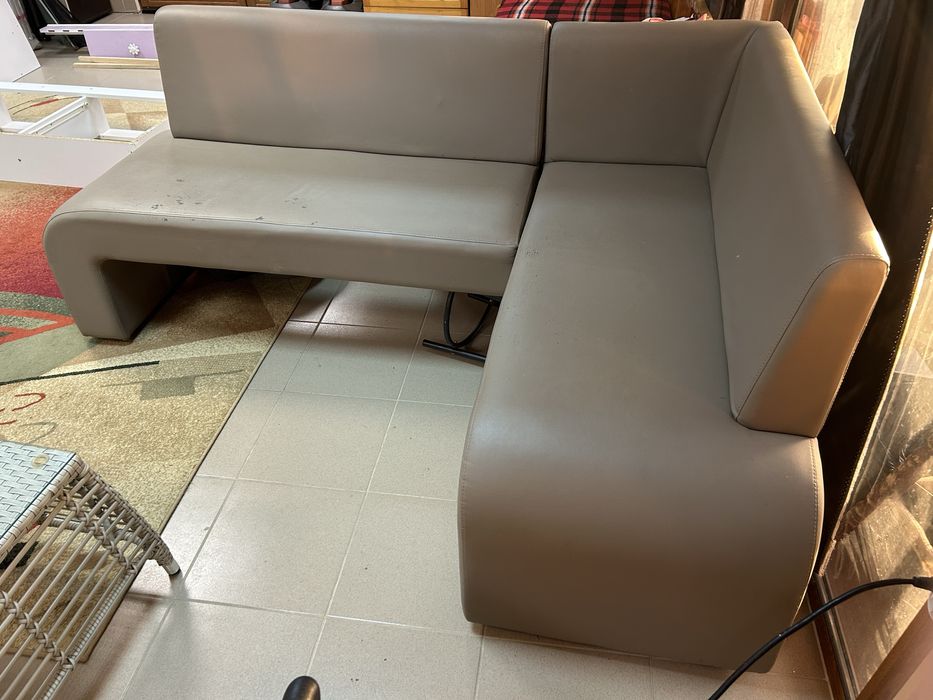 Диван- ъглов със забележка