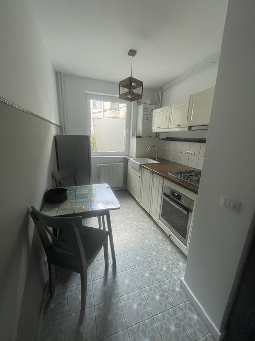 Inchiriez apartament 2 camere central